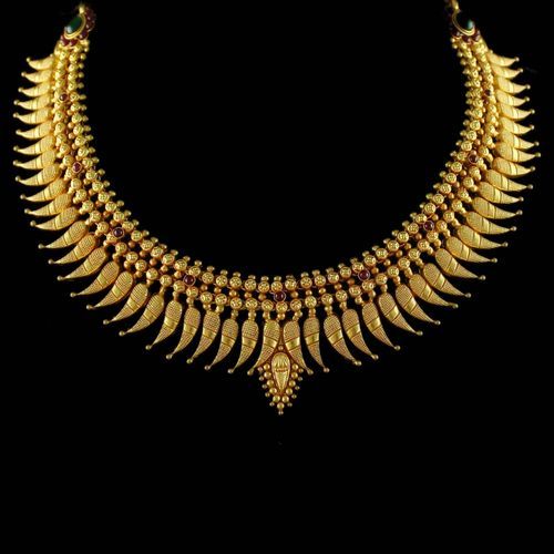 mango design necklace in gold