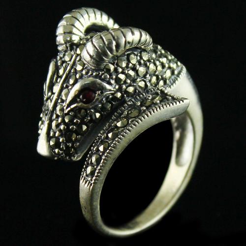 92.5 Sterling Silver oxsided Fancy Design Rings Studded Crystal And Mulity Stones