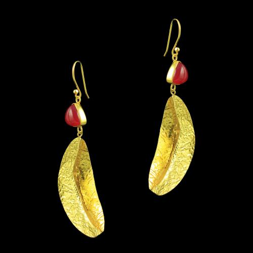 GOLD PLATED HANGING EARRINGS WITH RUBY
