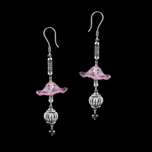 OXIDEZED SILVER HANGING EARRINGS WITH CRYSTAL FLOWER AND BLACK PEARL