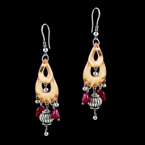 OXIDEZED SILVER HANGING EARRINGS WITH CRYSTAL AND RED QUARTZ
