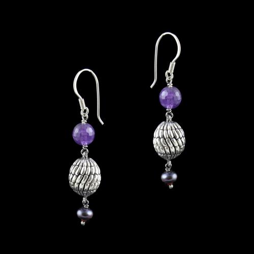 OXIDIZED SILVER HANGING EARRINGS WITH PURPLE QUARTZ AND BLACK PEARLS