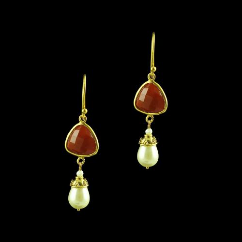 GOLD PLATED ONYX HANGING EARRING WITH PEARL